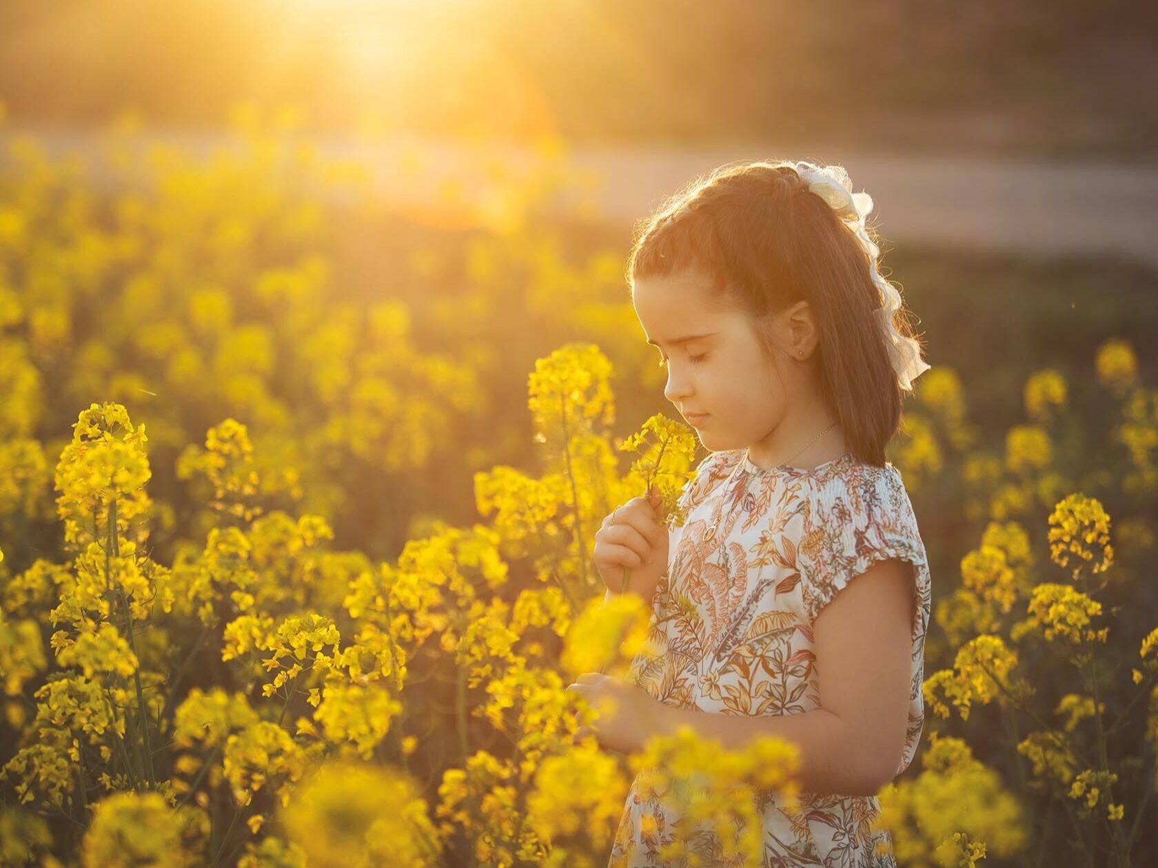 Comuniones al atardecer Niña en su reportaje de comunión aprovechando los últimos rayos de luz de la tarde.
