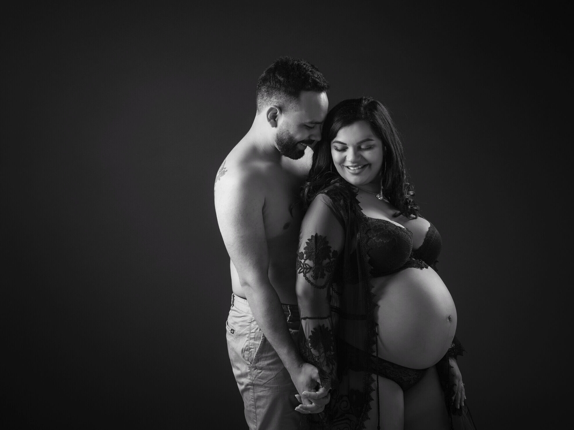 Embrazo en pareja Reportaje en estudio de embarazo en pareja.