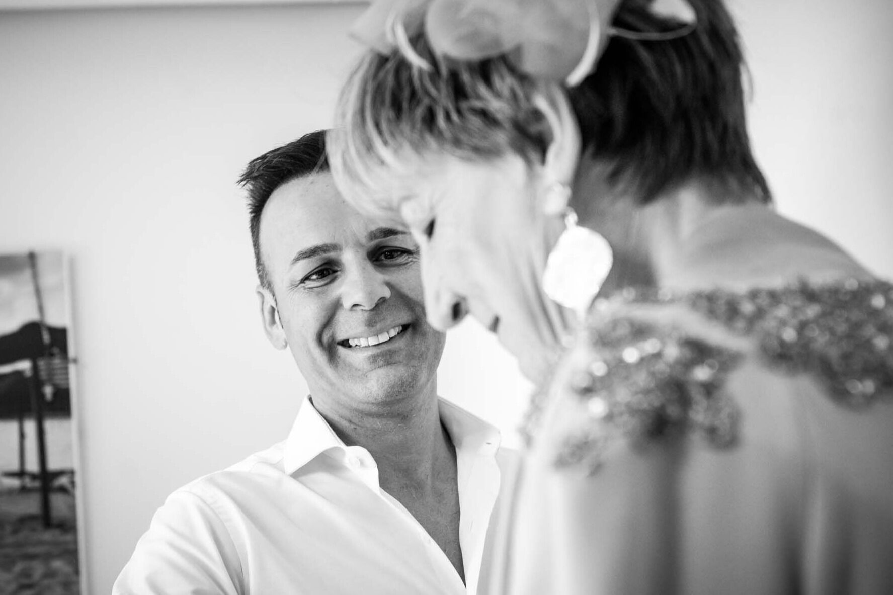 Prearativos de Álvaro Preparativos de Álvaro el día de su boda