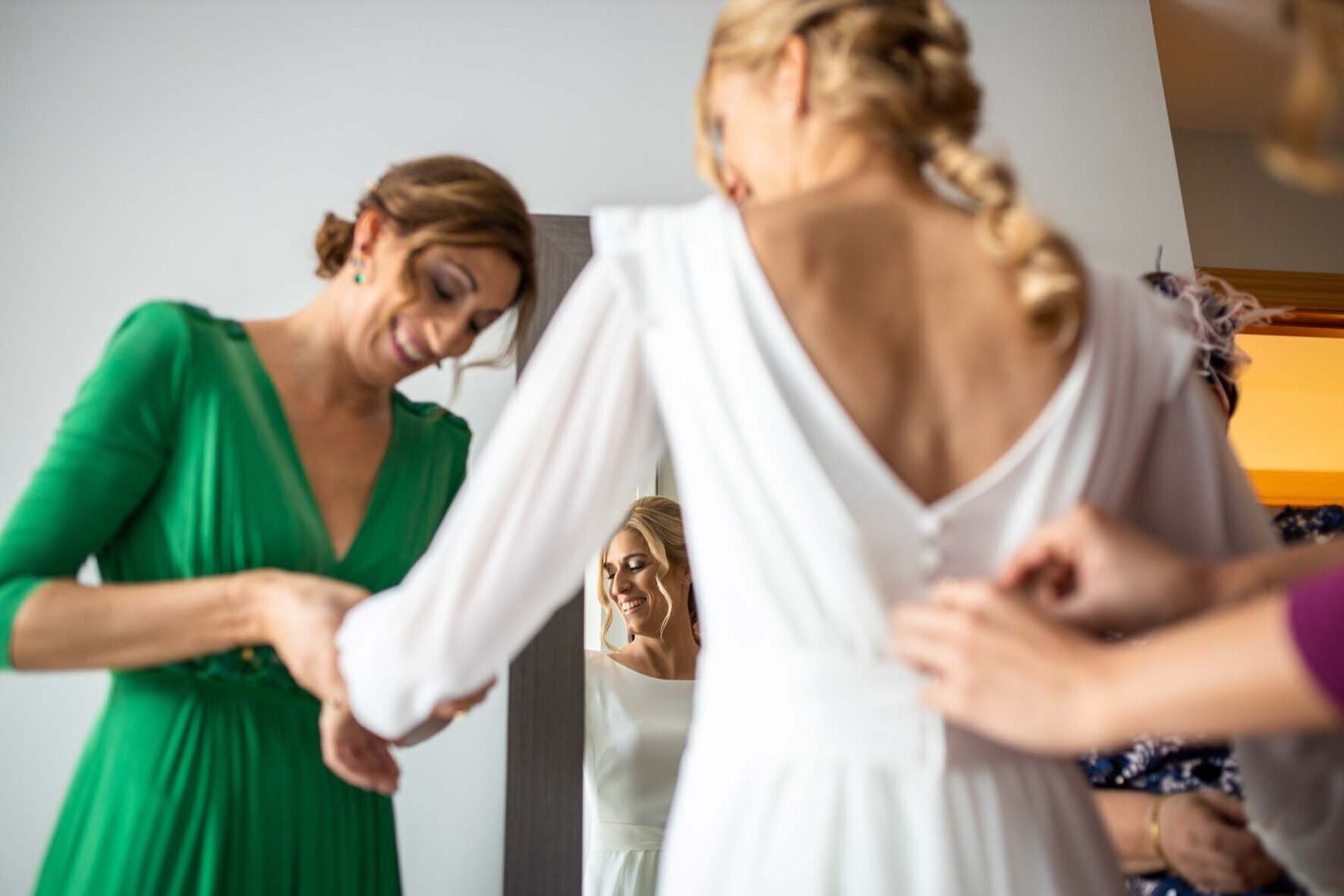 Preparativos de Raquel Preparativos de la boda de Raquel en su casa en Lardero